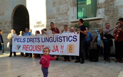 Escola Valenciana de nou davant les Corts