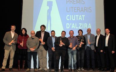Lluís Anton Baulenas guanya el Ciutat d’Alzira amb una novel·la carregada de crítica social