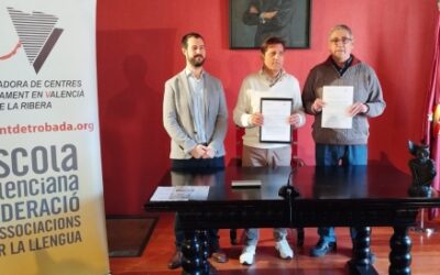 Alzira signa el conveni Ajuntaments pel Valencià